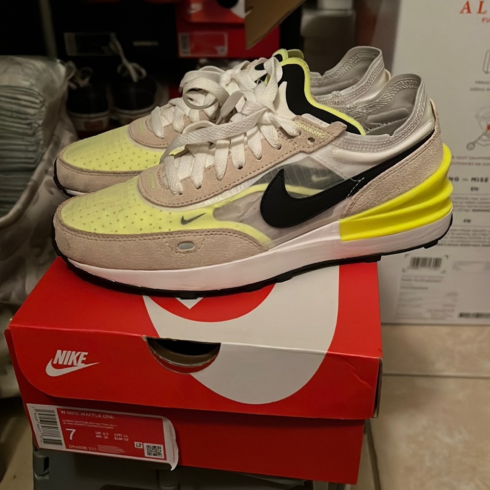 W nike waffle one-sneakers